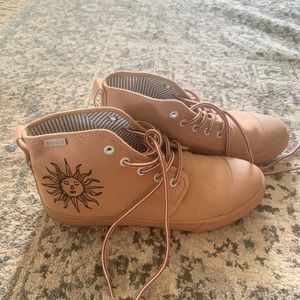 Bangs shoes worn once, tan 8.5
